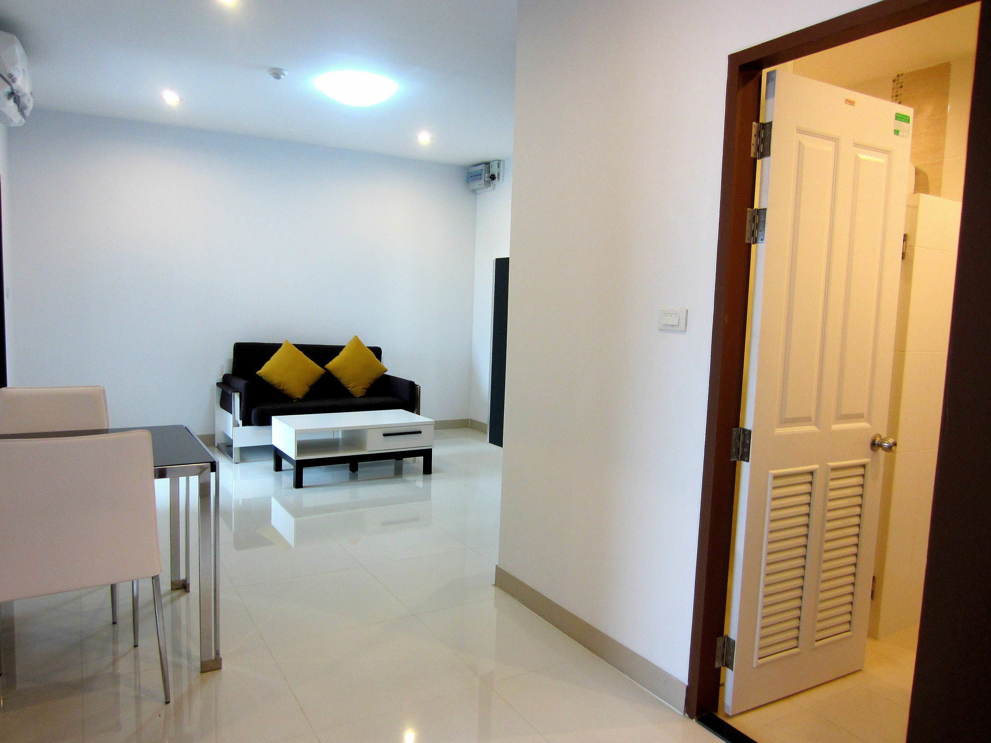 V-Twin Donjan Service Apartment Chiang Mai Exterior photo